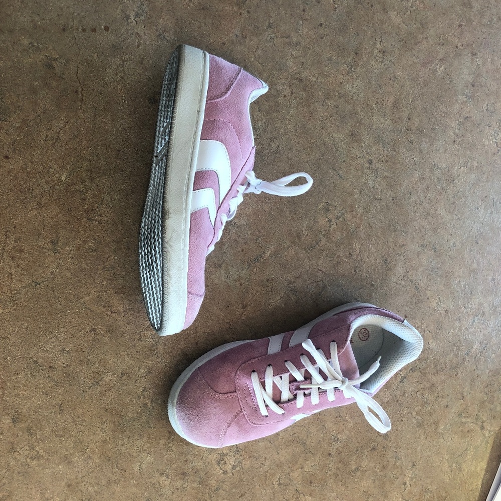 Girls size 3.5 shoes